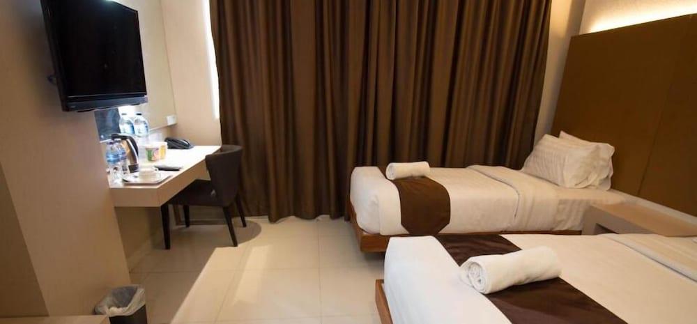 Os Hotel Airport Batam Exterior photo