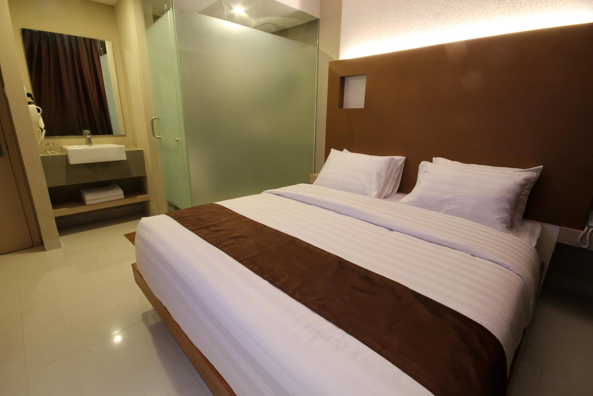 Os Hotel Airport Batam Exterior photo