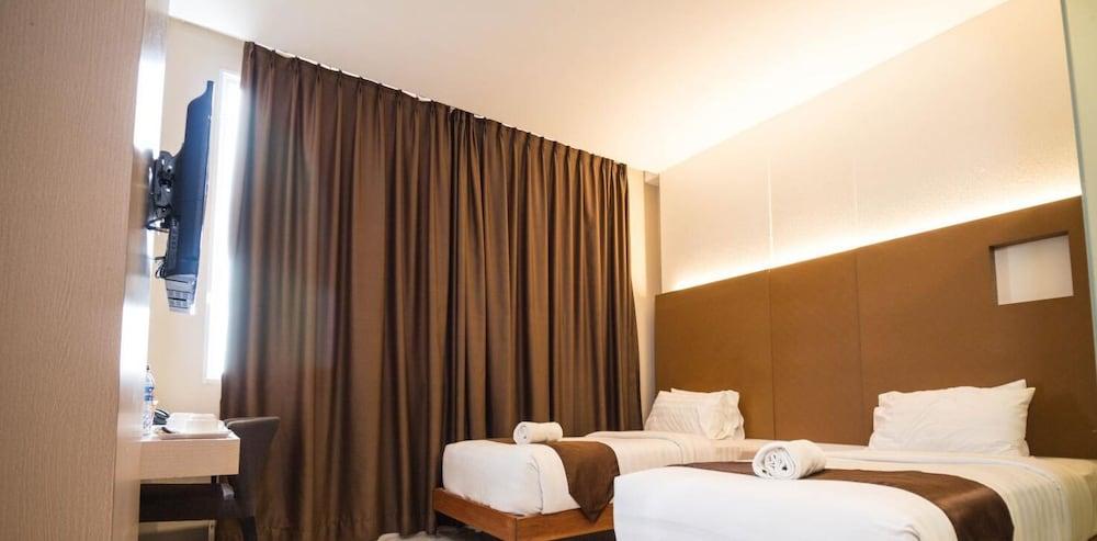 Os Hotel Airport Batam Exterior photo