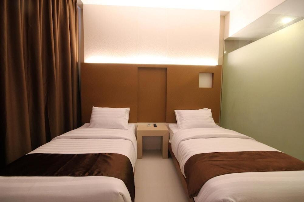 Os Hotel Airport Batam Exterior photo