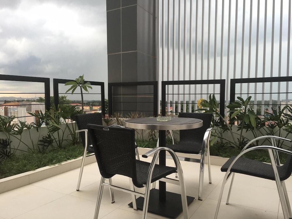 Os Hotel Airport Batam Exterior photo