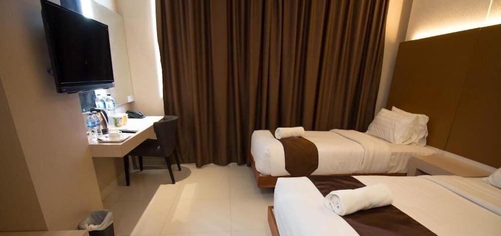 Os Hotel Airport Batam Exterior photo